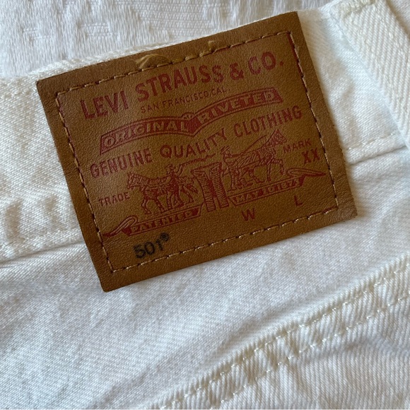 Original Levi’s 501 high rise / high waisted cut off shorts from Revolve Size 27 - Picture 8 of 8